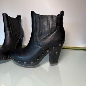 Ugg Carberry Women Black Leather Ankle Studded Heel Boots Booties Ankle Boots